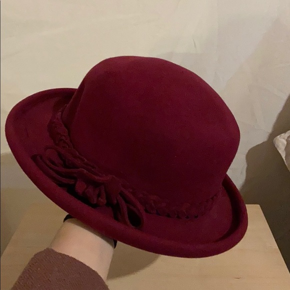Red Liz Claiborne Bowler Hat - Picture 3 of 5